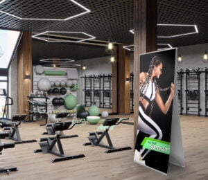 L-Banner im Fitnessclub - Labo Print
