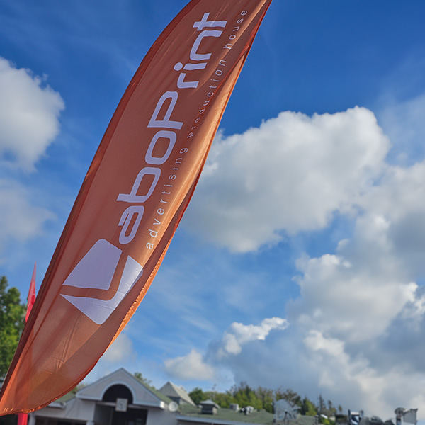 Ekiden PragmatIQ 2025 - Drapeau de plage avec logo LaboPrint