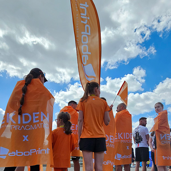 L'équipe LaboPrint aux couleurs de la marque - Ekiden PragmatIQ 2025 - LaboPrint